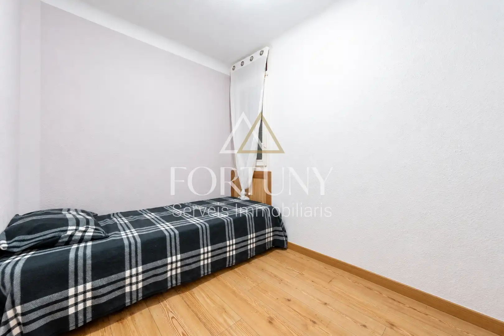 Bedroom of Flat for sale in Mestral 