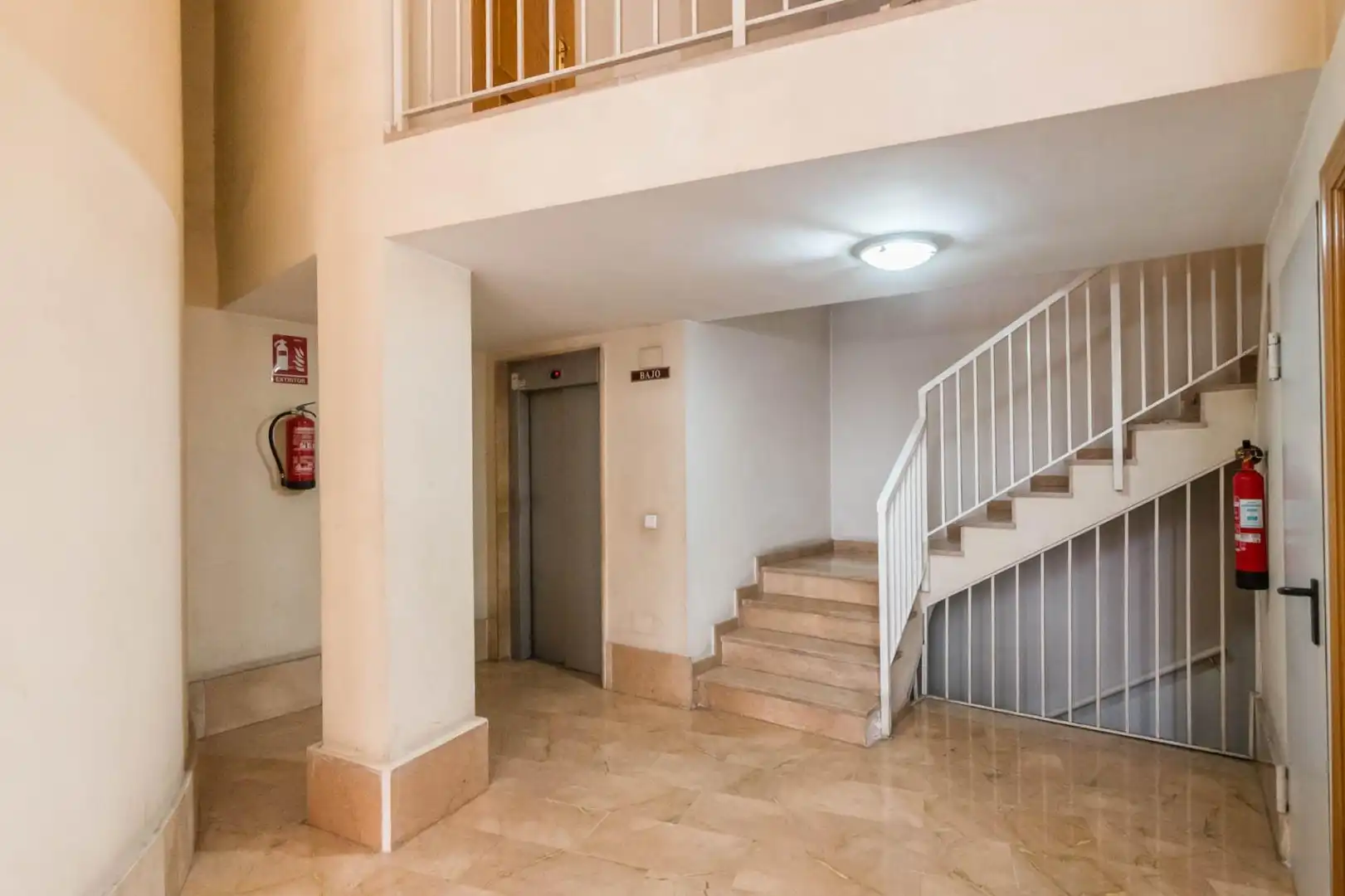 Wohnung zum Verkauf in Santomera mit Klimaanlage, Privatgarten und Abstellraum