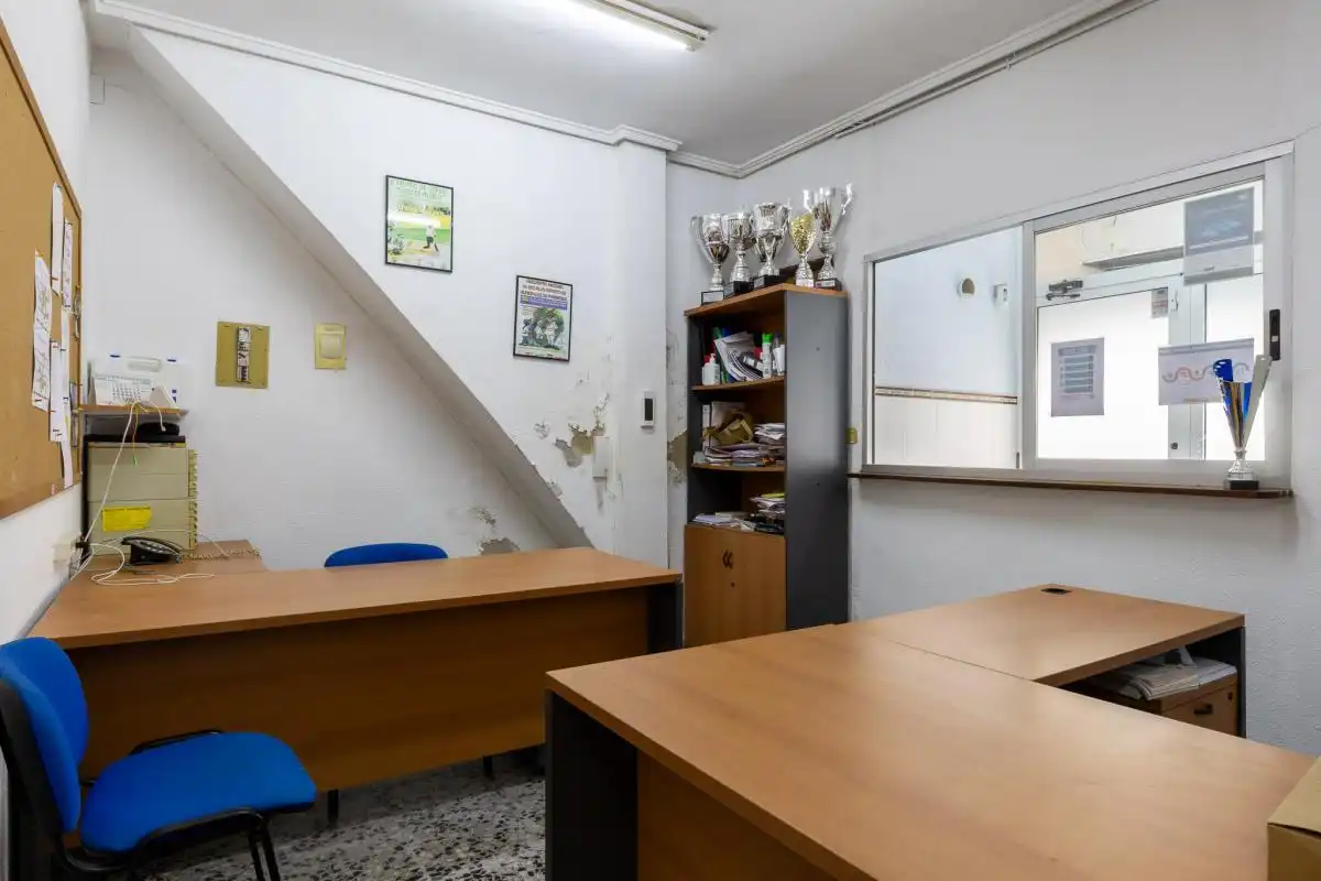 Erdgeschoss zum Verkauf in  Valencia Capital mit Klimaanlage, Heizung und Terrasse