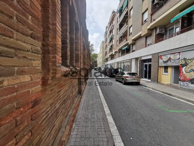 Garaje en Venta en Carrer dels Comtes de Bell-Lloc en Sants