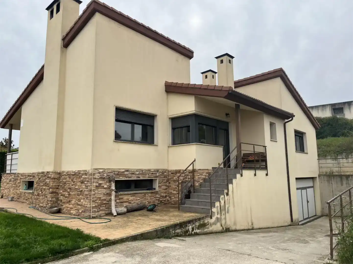 Vista exterior de Casa o chalet para compartir en Aranda de Duero con Jardín privado, Parquet y Amueblado