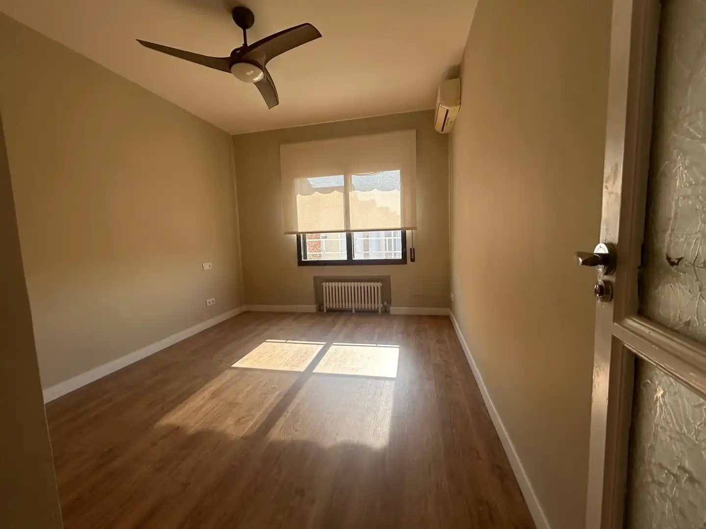 Bedroom of Flat for rent in Madrid  with Air Conditioner, Heating and Terrace