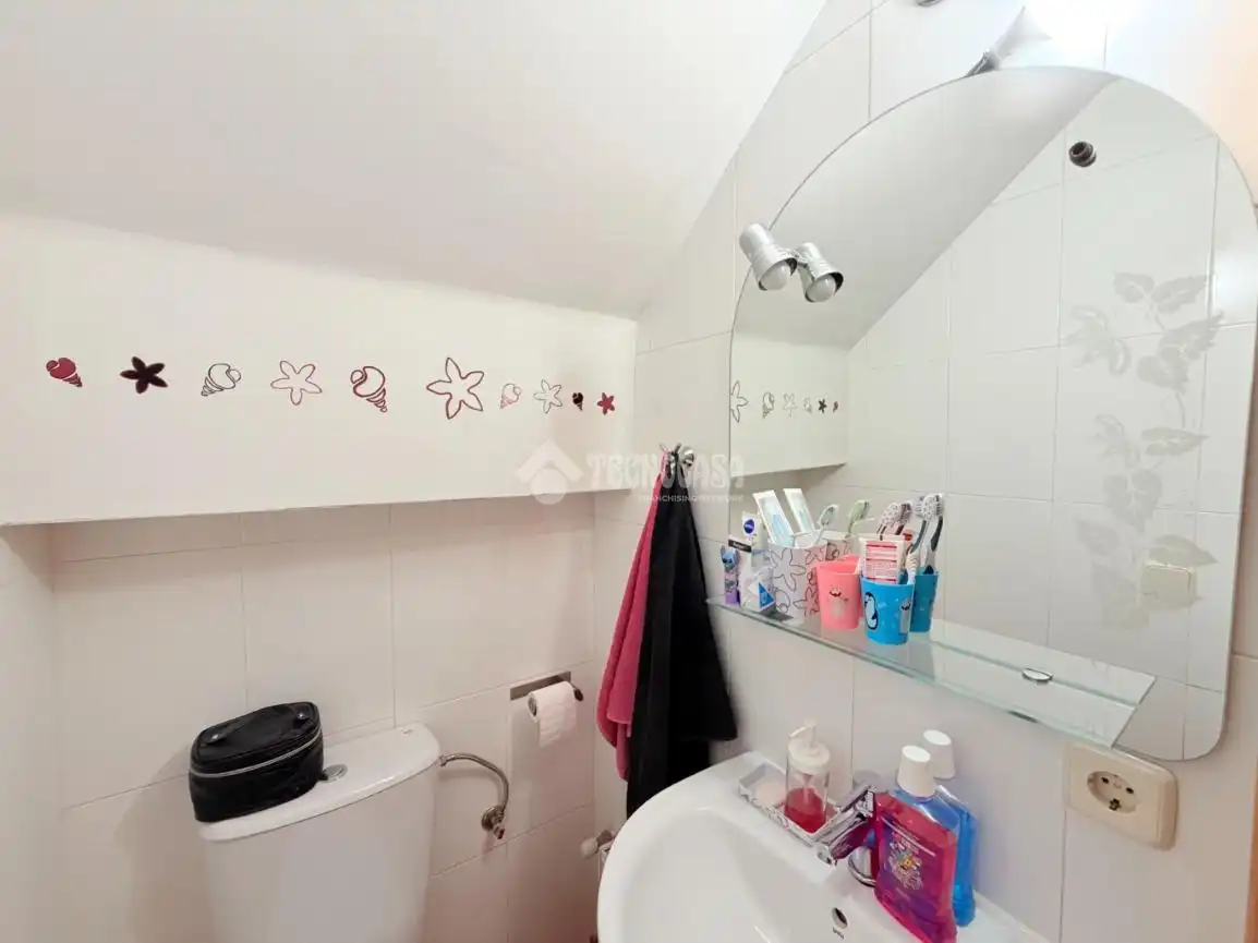 Baño de Casa adosada en venta en Hontanares de Eresma con Calefacción