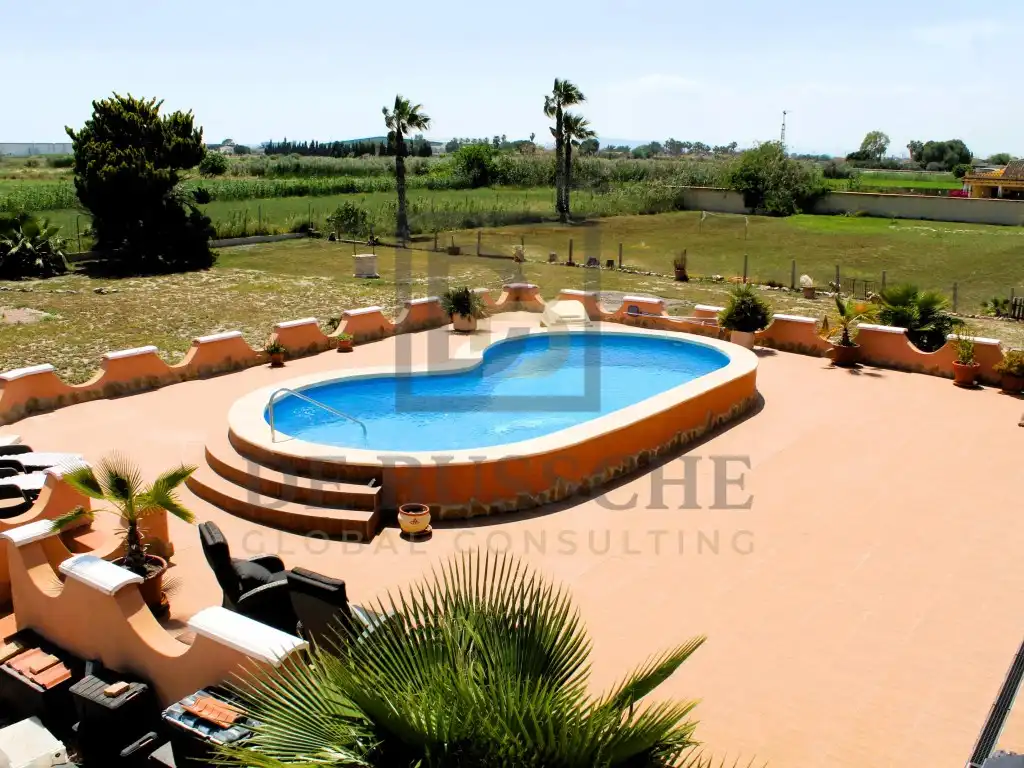 Piscina de Casa o xalet en venda en Dolores