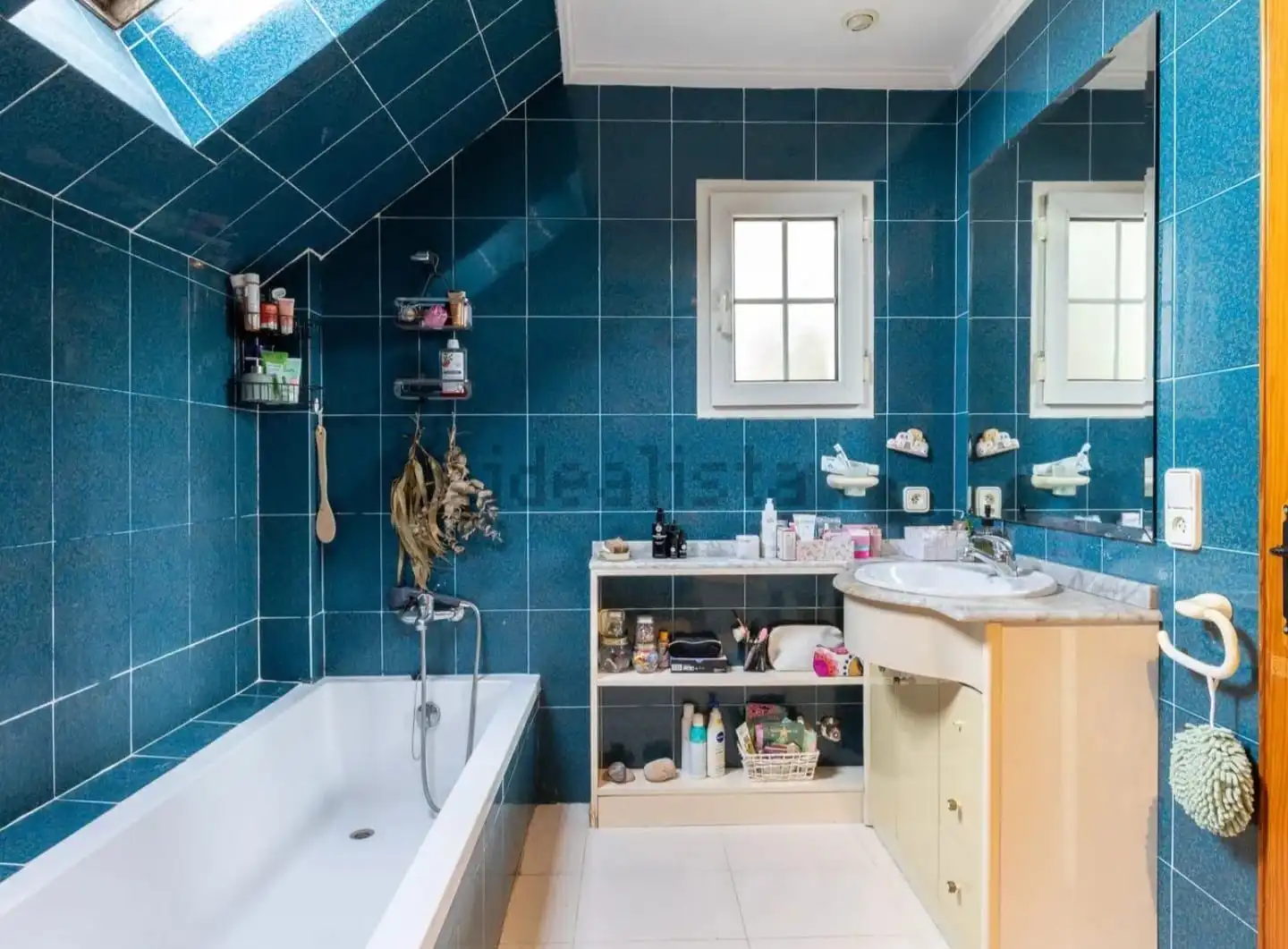 Bathroom of Houses for sale in L'Eliana  with Air Conditioner, Heating and Private garden