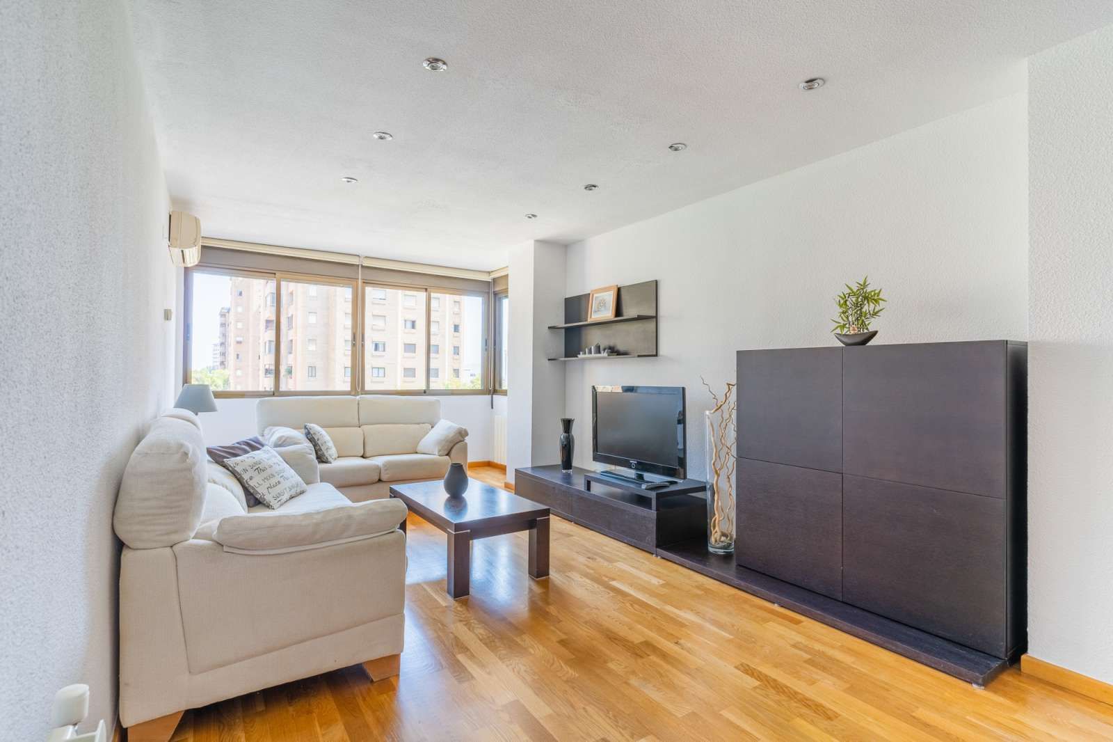 Living room of Apartment to share in  Valencia Capital  with Air Conditioner, Heating and Terrace
