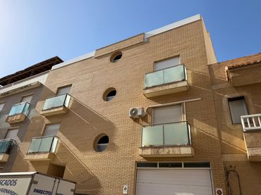 Appartamento con balcone in vendita a Calle Princesa Sofía 134