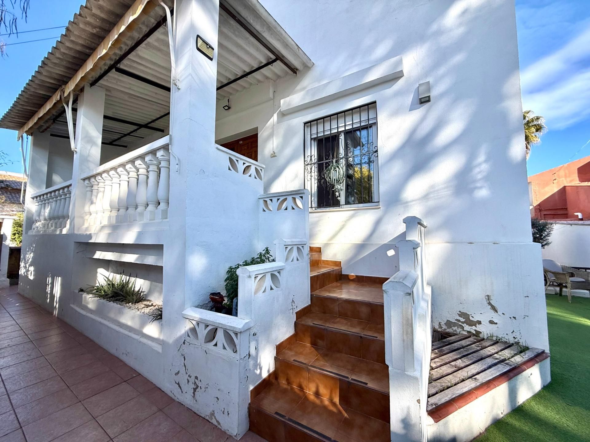 House or chalet for sale in Paterna  with Air Conditioner, Private garden and Terrace