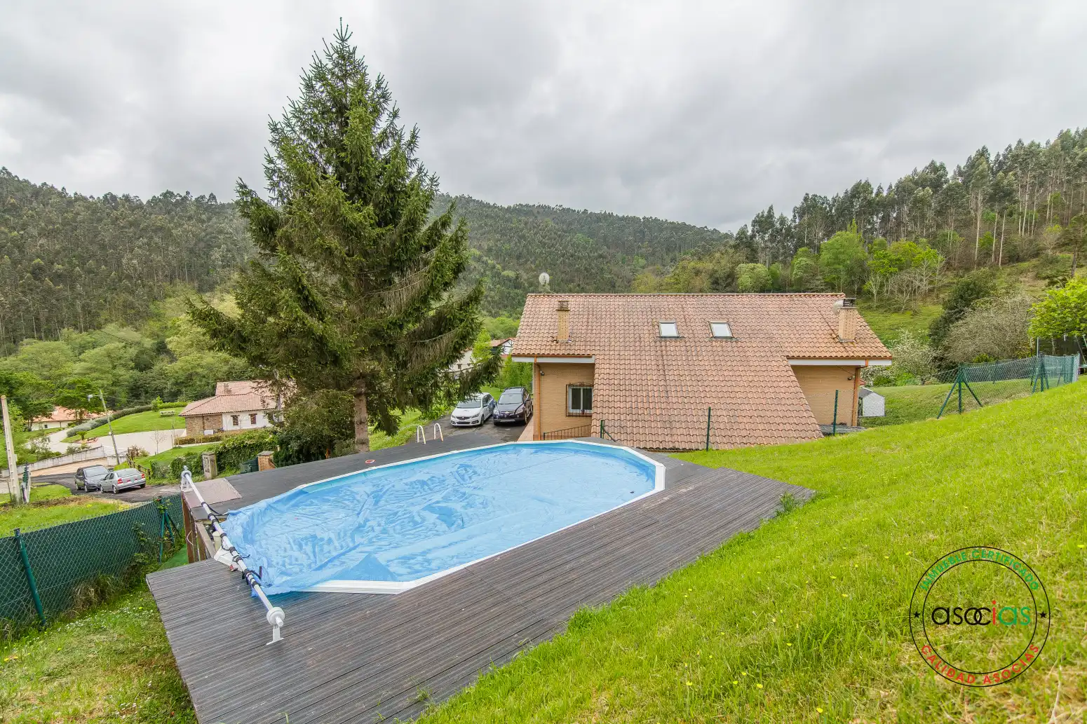 Piscina de Casa o xalet en venda en Soto del Barco amb Calefacció, Jardí privat i Terrassa