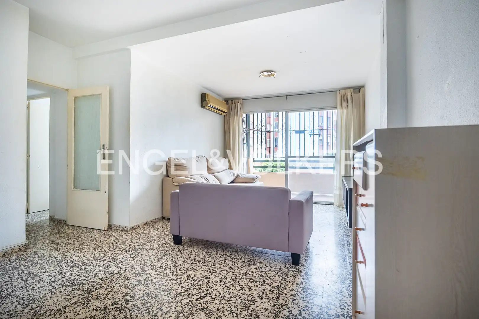Living room of Flat for sale in Sevilla  with Heating, Swimming Pool and Balcony