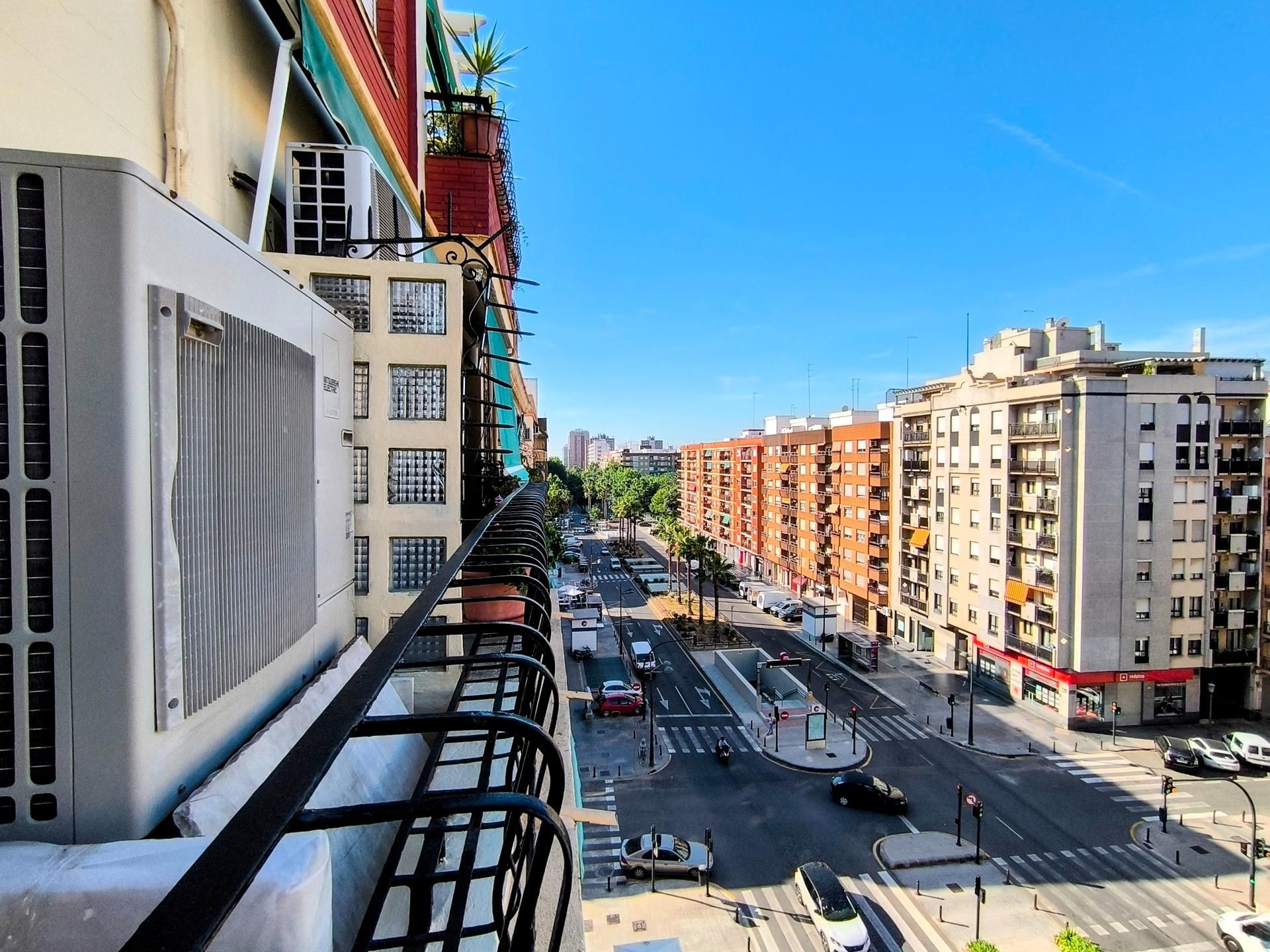 Exterior view of Flat to rent in  Valencia Capital  with Air Conditioner, Heating and Terrace