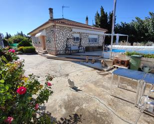 Vista exterior de Casa o xalet en venda en Nuez de Ebro amb Aire condicionat, Calefacció i Jardí privat