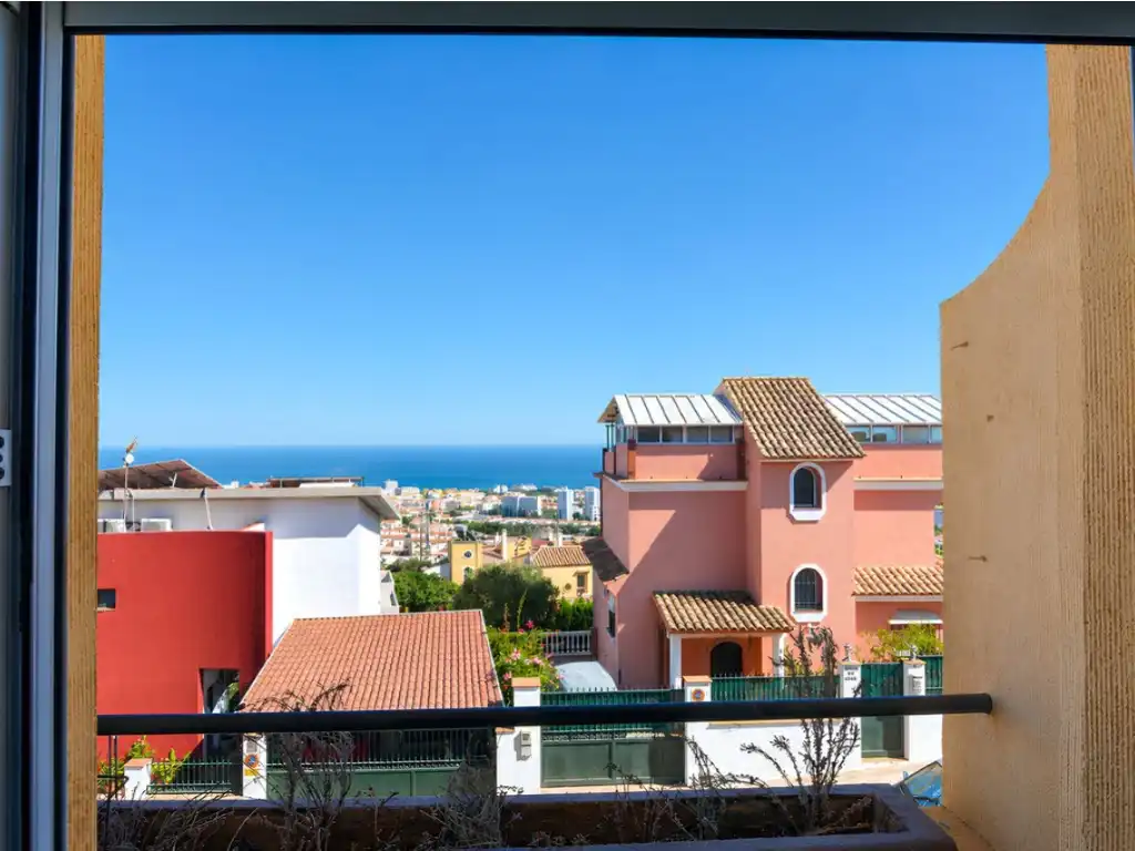 Vista exterior de Casa adosada en venta en Benalmádena con Aire acondicionado, Jardín privado y Amueblado