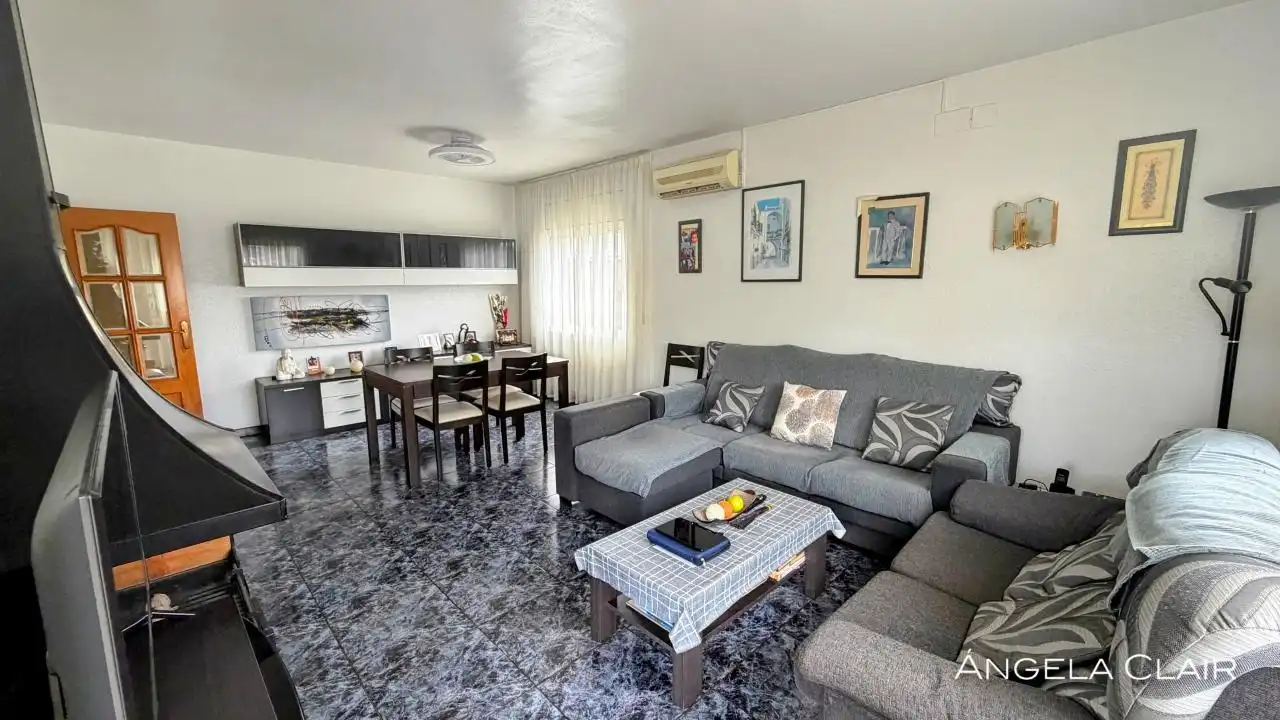 Sala de estar de Casa o chalet en venta en Sant Vicenç Dels Horts con Calefacción, Jardín privado y Terraza