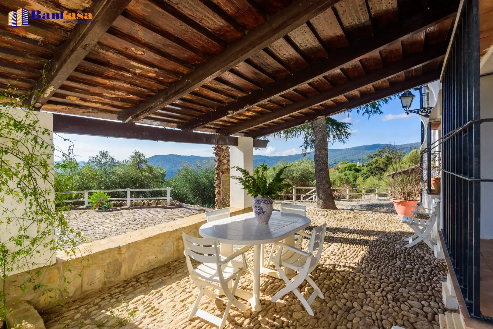 Terrassa de Casa o xalet en venda en Cortes de la Frontera amb Calefacció, Jardí privat i Moblat