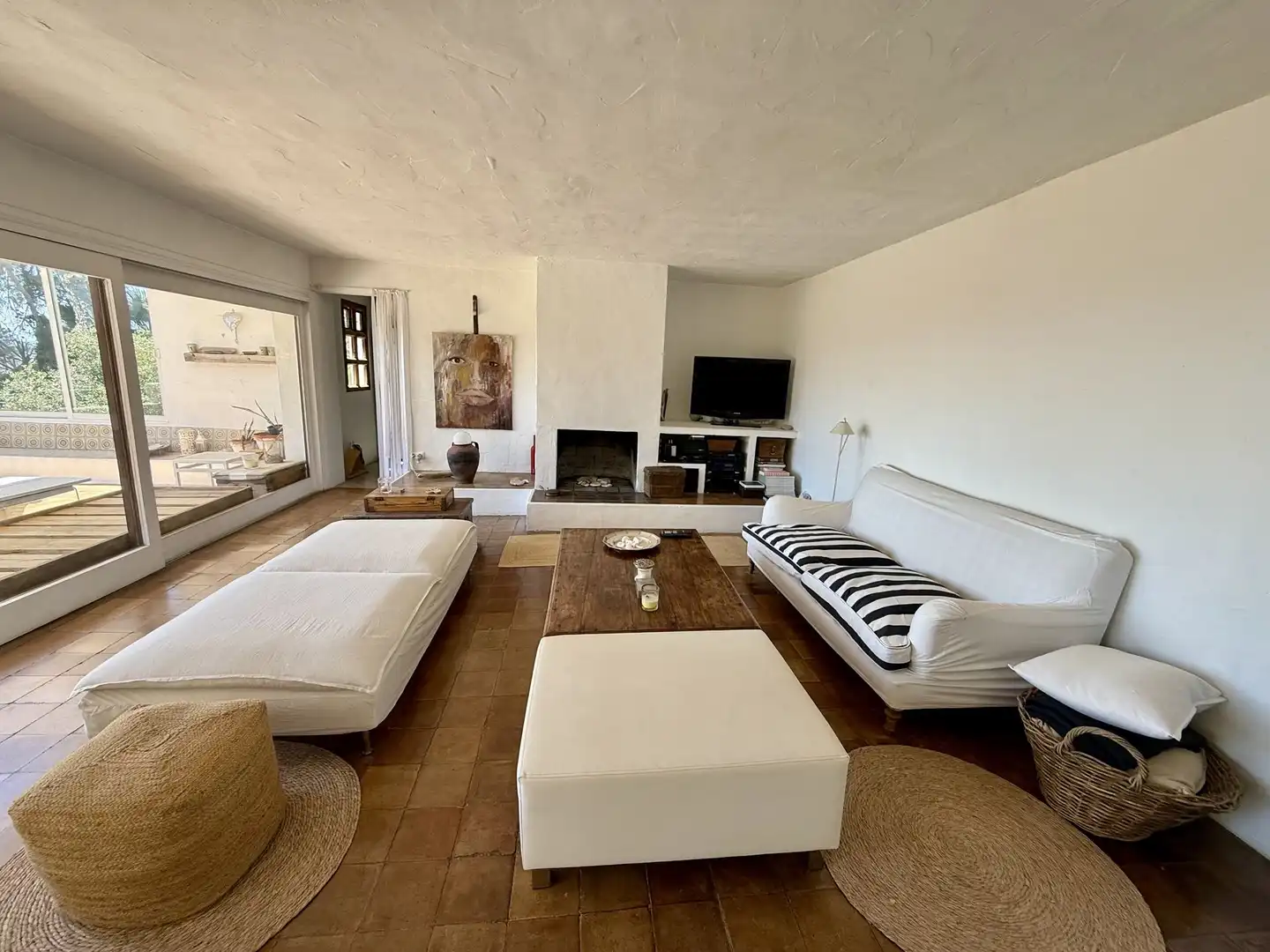 Sala d'estar de Finca rústica en venda en Santa Eulària des Riu amb Aire condicionat, Calefacció i Jardí privat