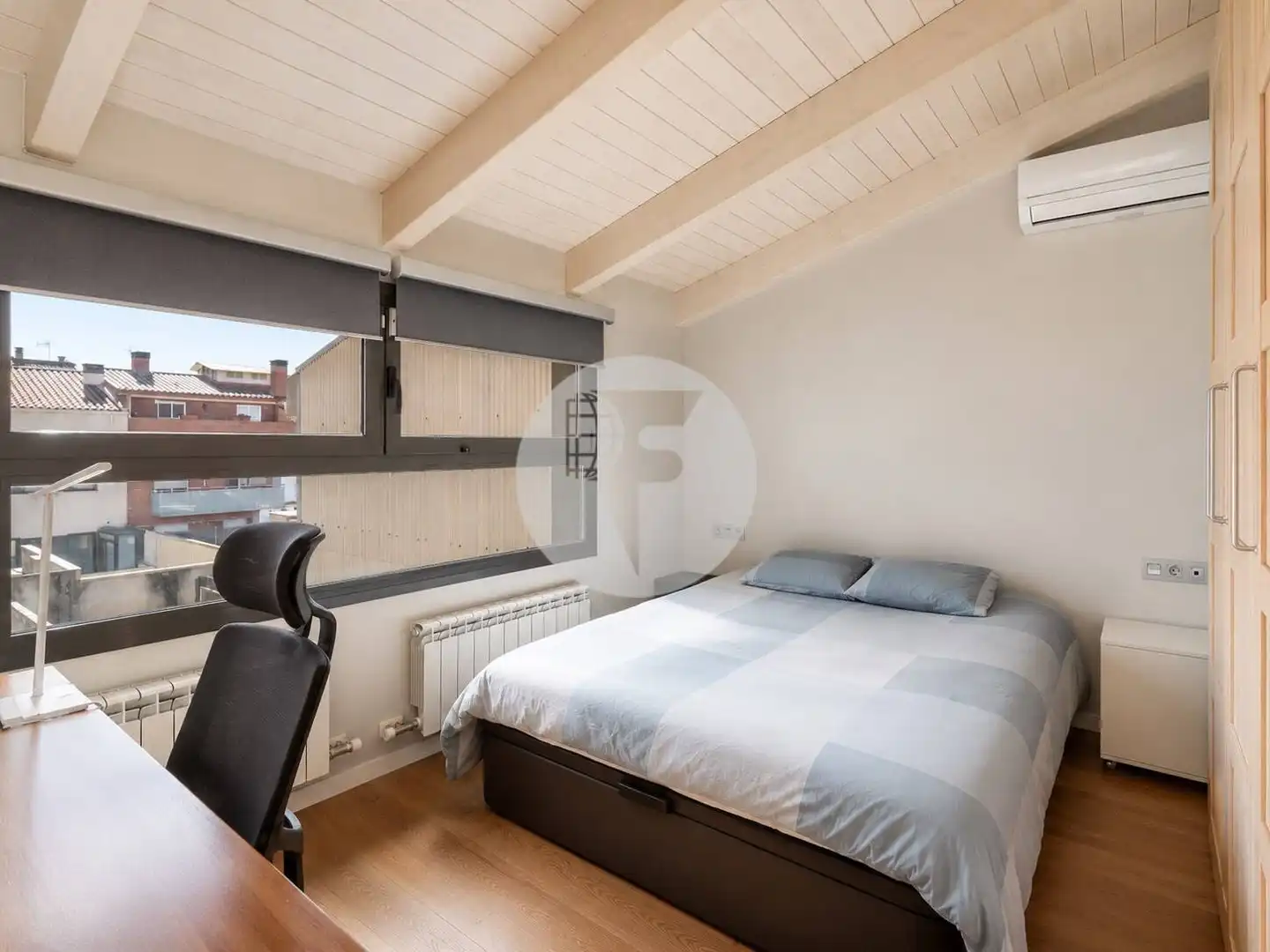 Casa aparellada amb terrassa en venda a Ponent, imagen 16