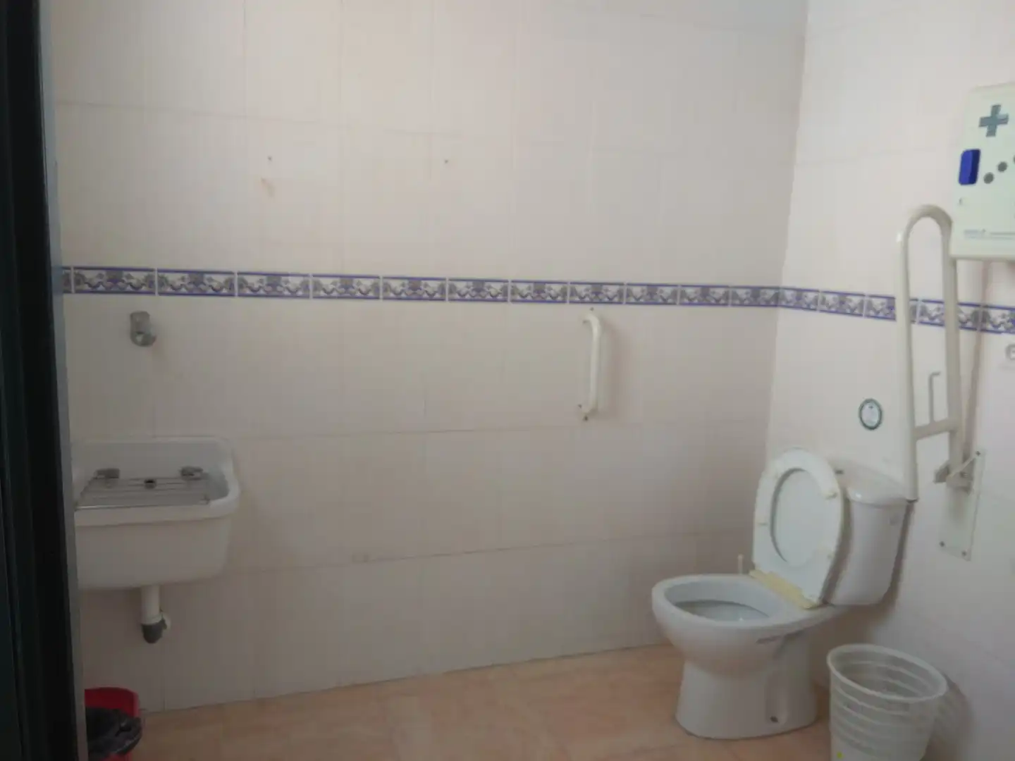 Local comercial de lloguer a Calle la Vega, imagen 3
