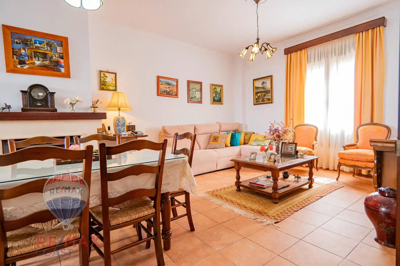 Sala d'estar de Finca rústica en venda en Serrato
