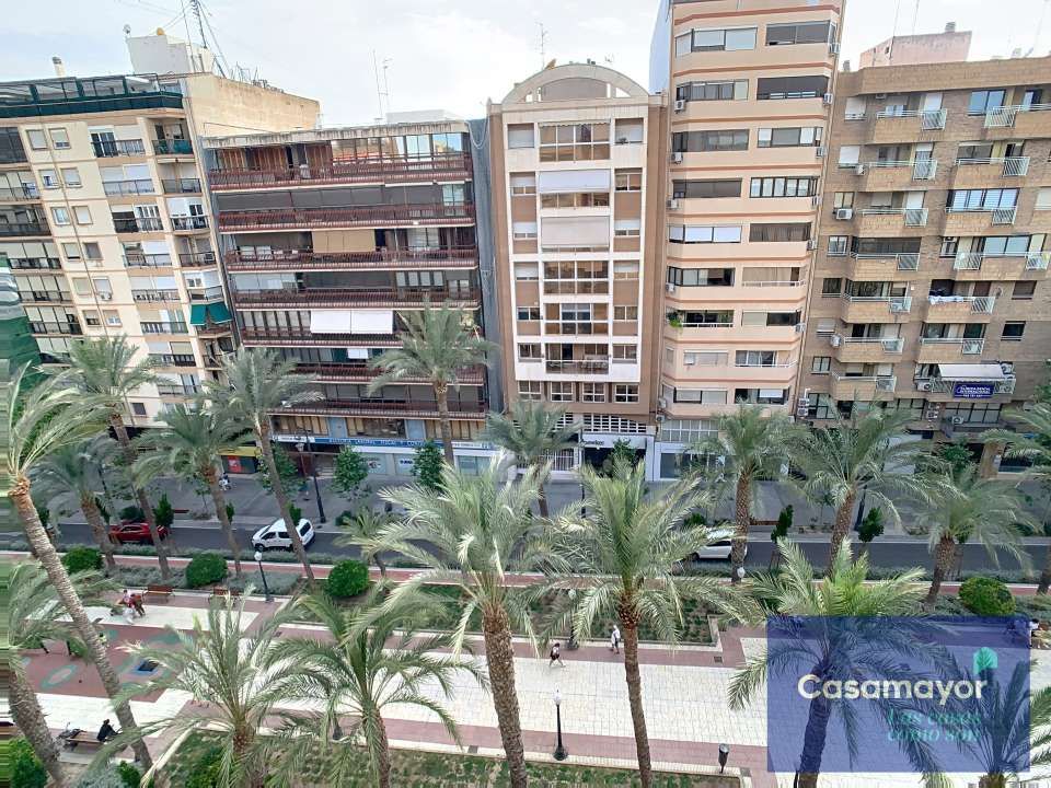 Vista exterior de Piso en venta en Alicante / Alacant con Aire acondicionado, Calefacción y Trastero