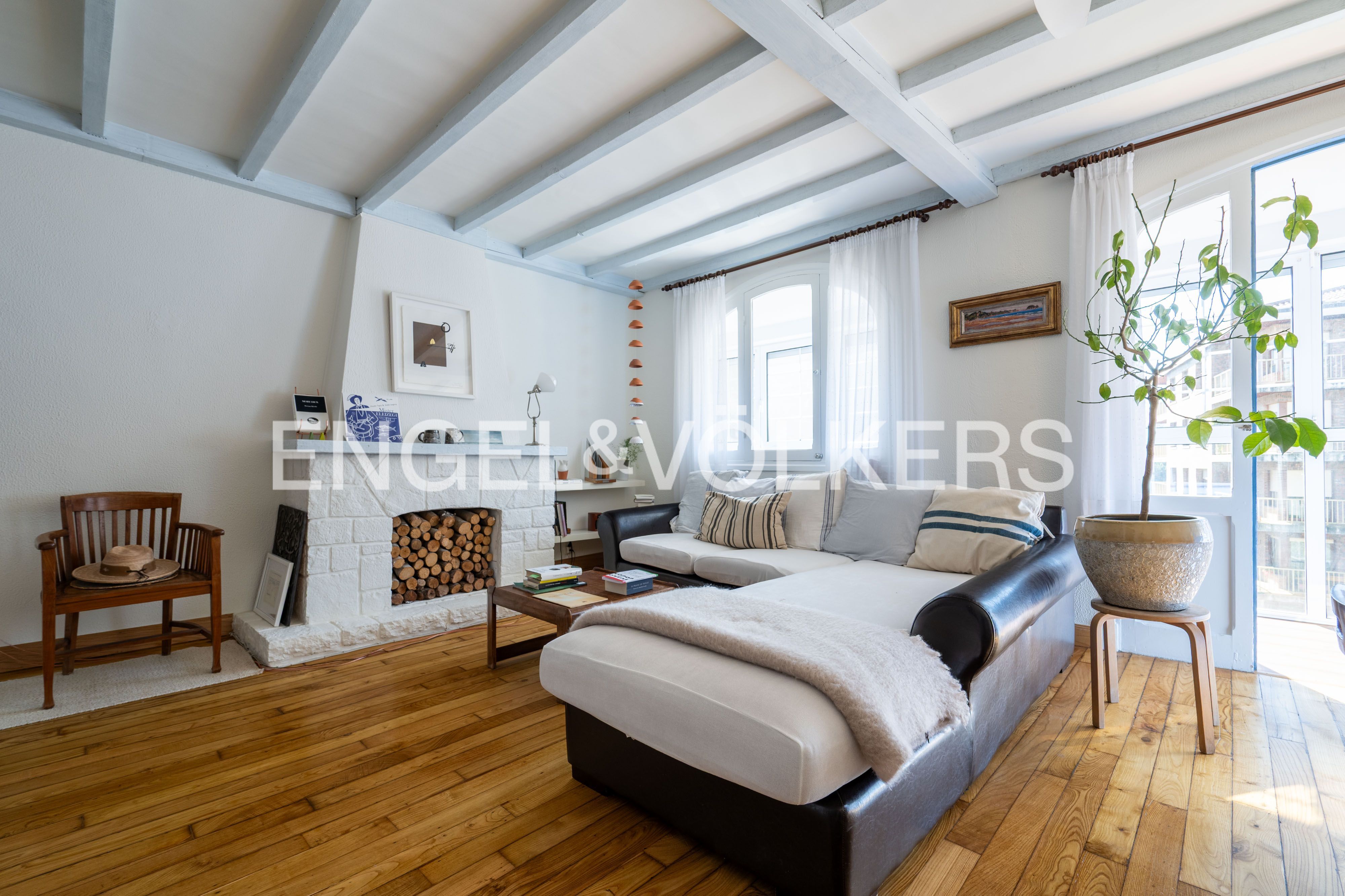 Sala de estar de Ático en venta en Irun  con Calefacción, Amueblado y Balcón