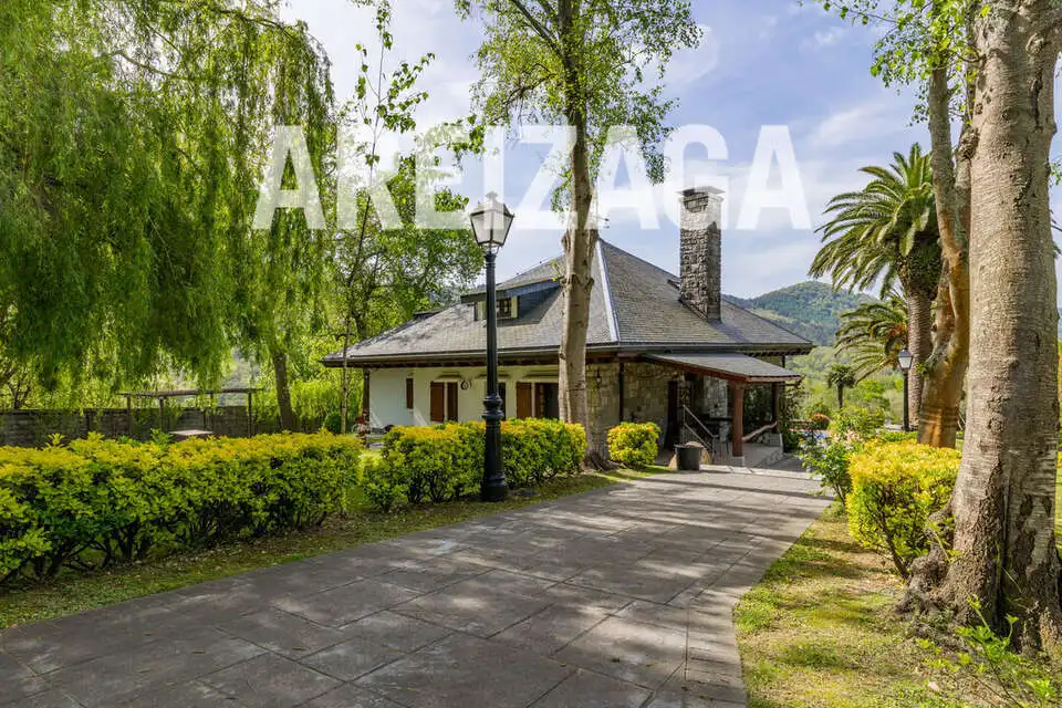 Vista exterior de Casa o chalet en venta en Errenteria con Calefacción, Terraza y Piscina
