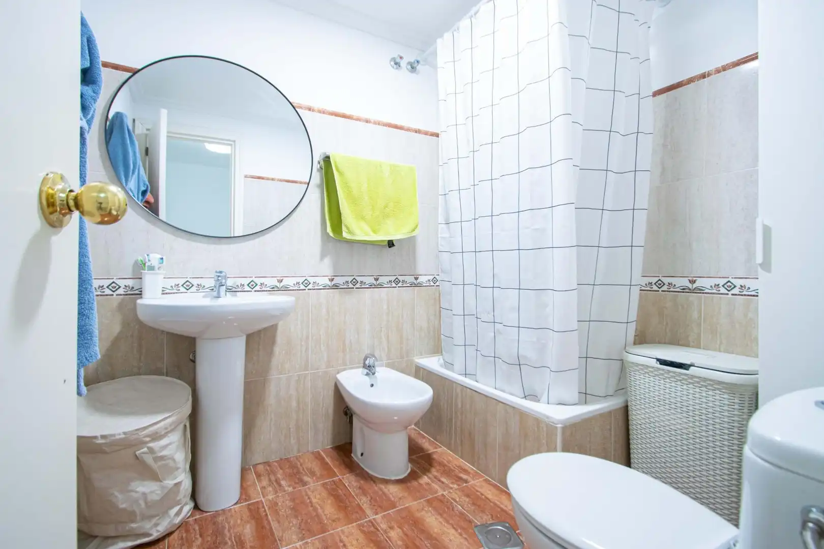 Baño de Casa adosada en venta en Montequinto con Aire acondicionado y Piscina comunitaria