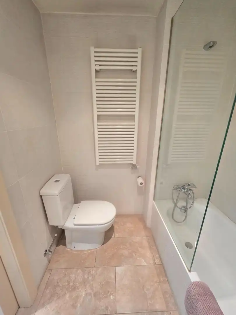 Bathroom of Duplexes for rent in El Masnou  with Air Conditioner, Heating and Private garden