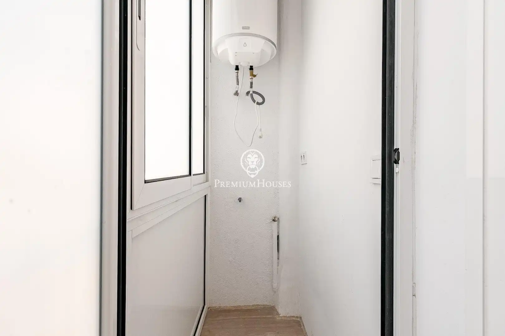 Bathroom of Apartments for sale in Barcelona  with Parquet flooring