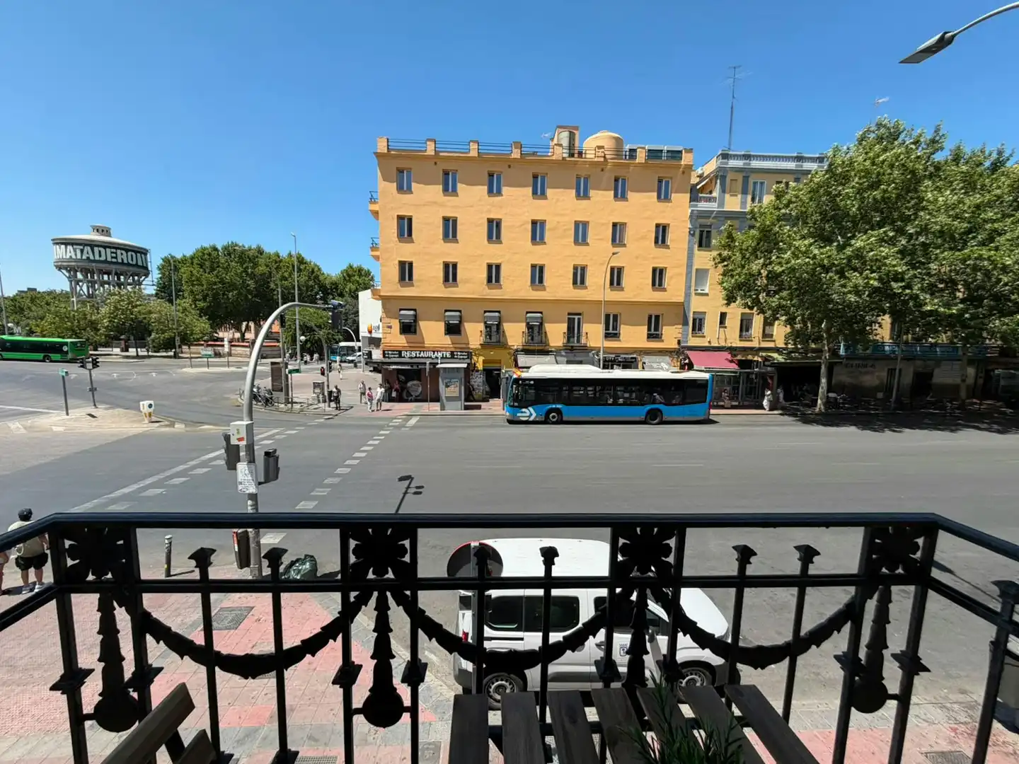 Außenansicht von Wohnung zur Miete in Madrid mit Heizung, Privatgarten und Möbliert