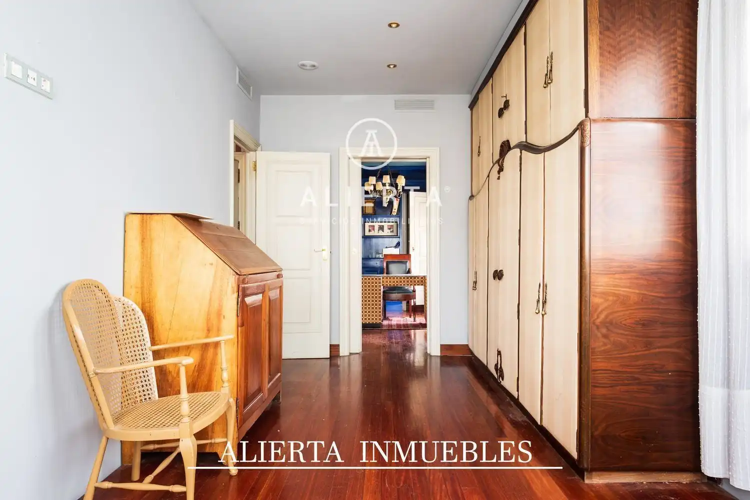 Houses for sale in del Ducado de Neopatria, Casablanca
