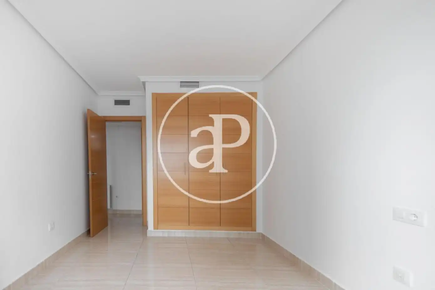 Schlafzimmer von Wohnung zur Miete in Valencia mit Klimaanlage, Heizung und Privatgarten