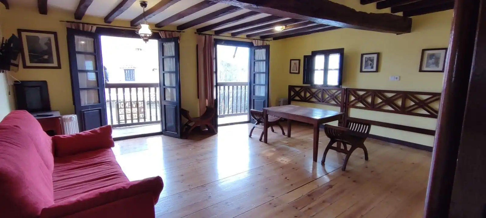 Sala d'estar de Àtic en venda en Santillana del Mar amb Calefacció, Terrassa i Balcó