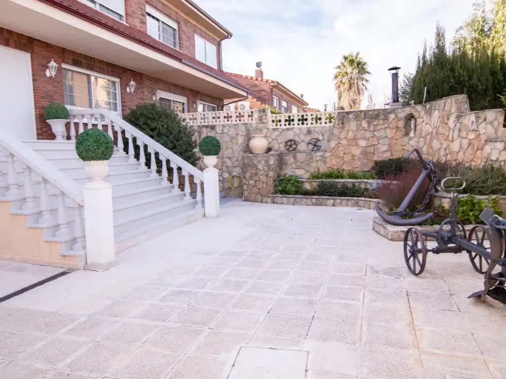 Terrassa de Casa adosada en venda en Cuarte de Huerva amb Aire condicionat, Jardí privat i Piscina