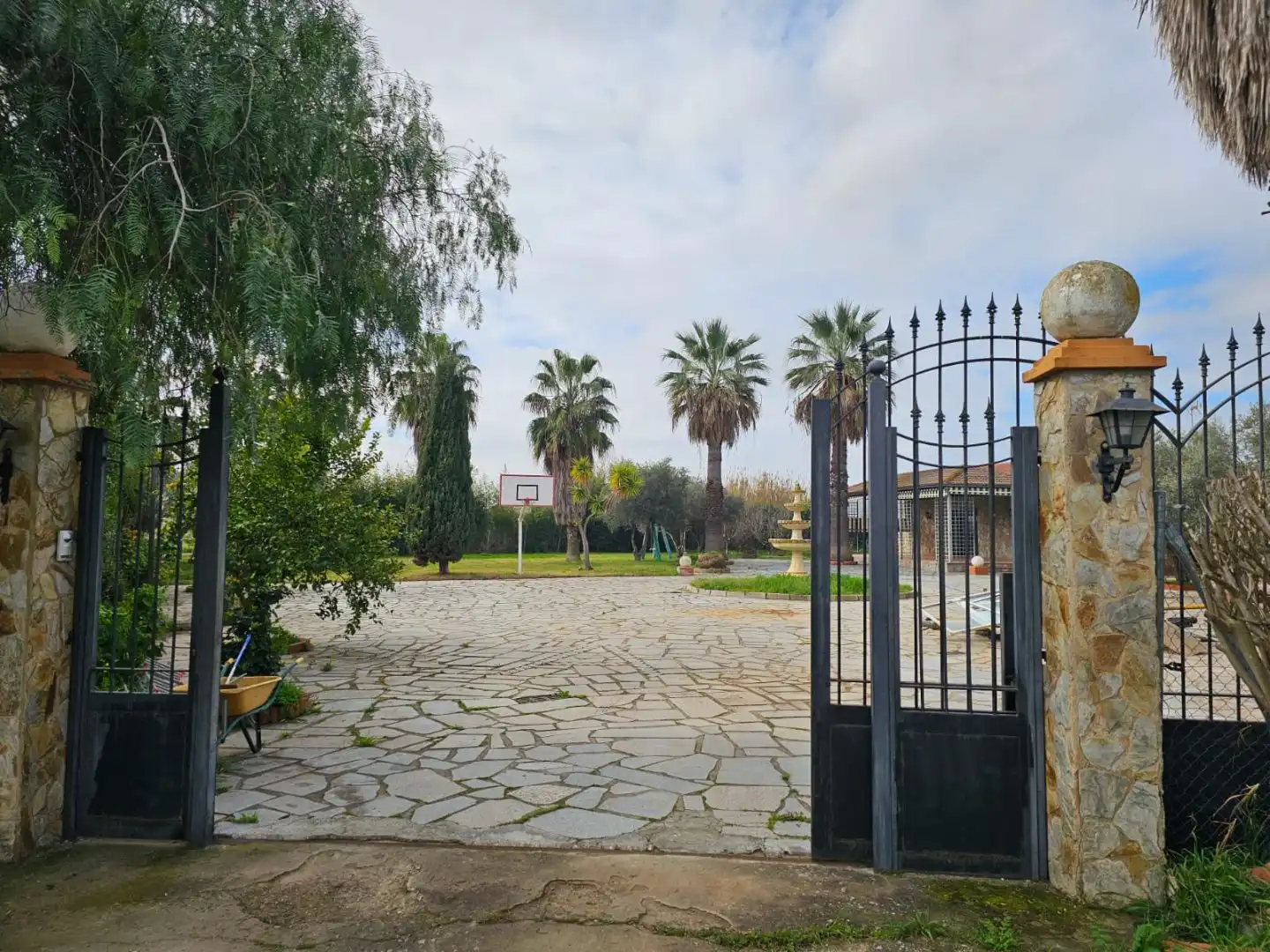 Chalet con piscina en venta en Carretera Lobón 5, imagen 2