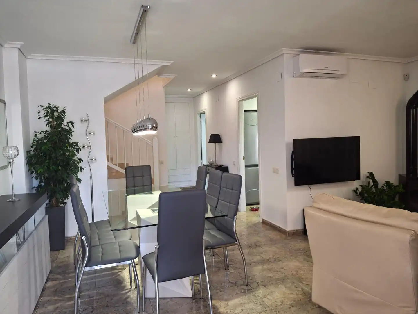 Wohnzimmer von Einfamilien-Reihenhaus zum Verkauf in Oropesa del Mar / Orpesa mit Klimaanlage und Balkon