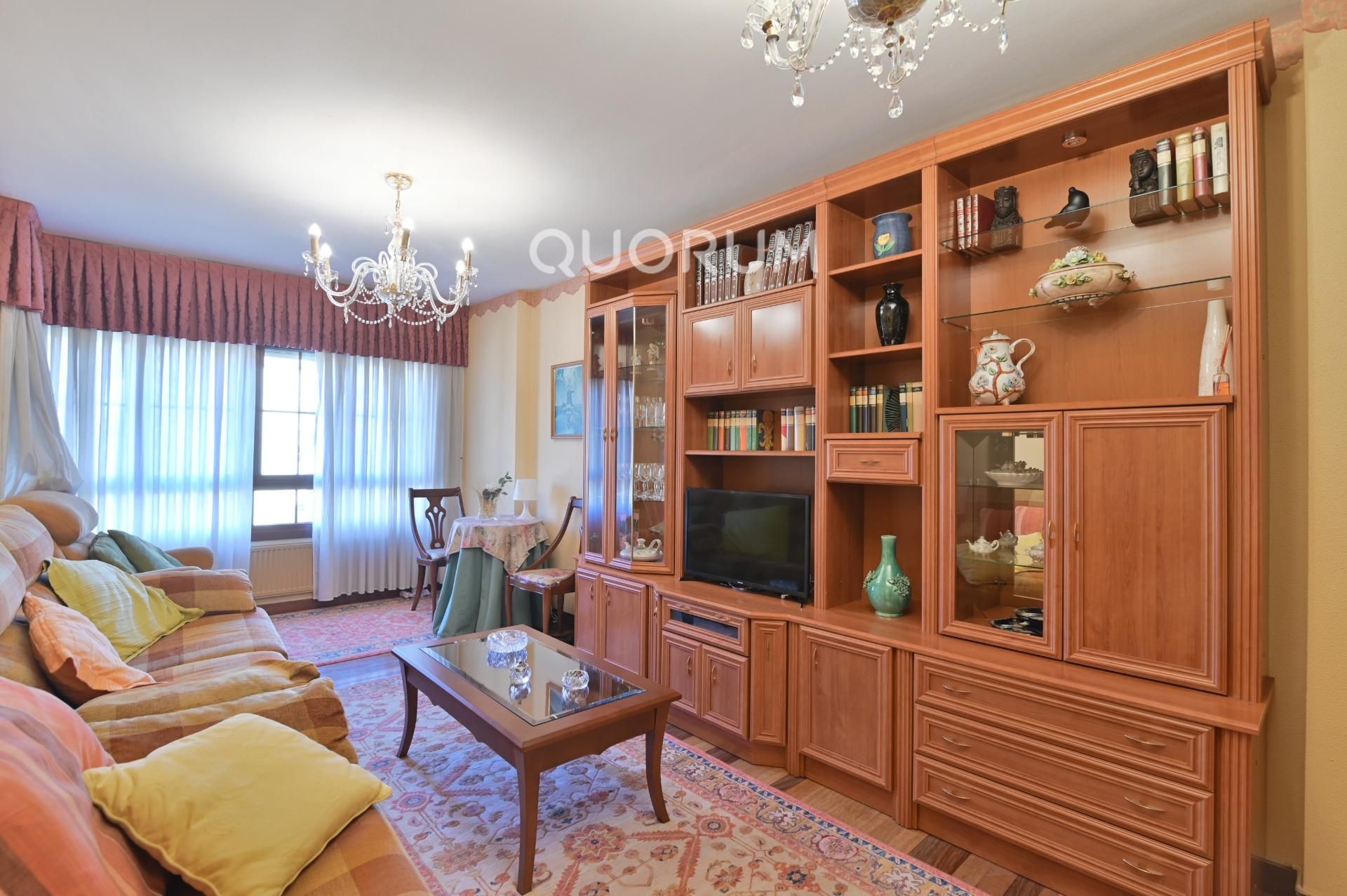 Sala d'estar de Pis en venda en Galdakao amb Traster