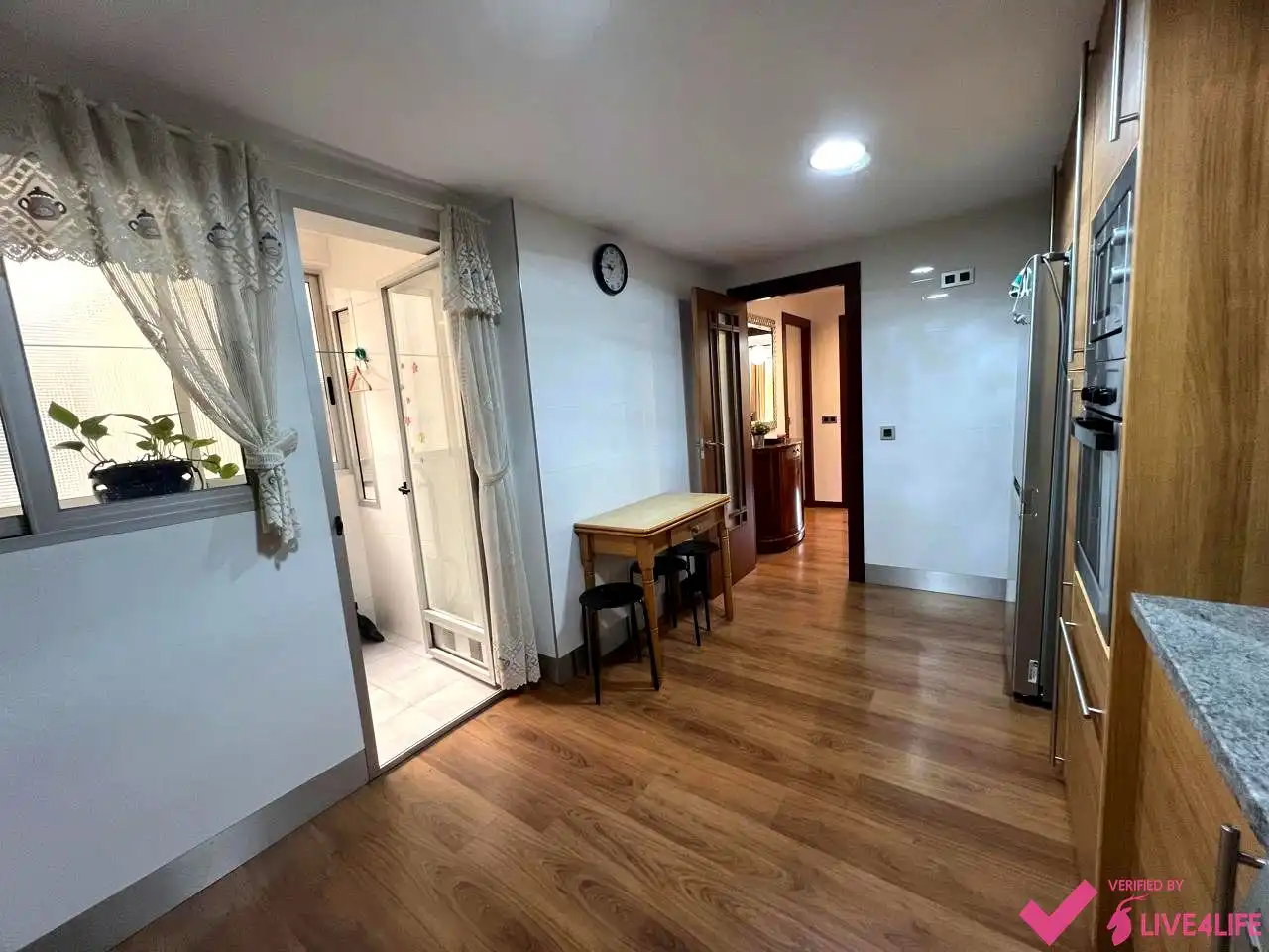 Flat for rent in Valencia  with Air Conditioner, Parquet flooring and Furnished