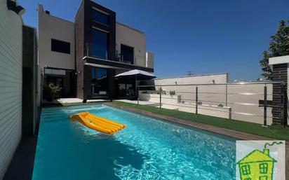 Piscina de Casa o xalet en venda en Andújar amb Aire condicionat, Terrassa i Piscina