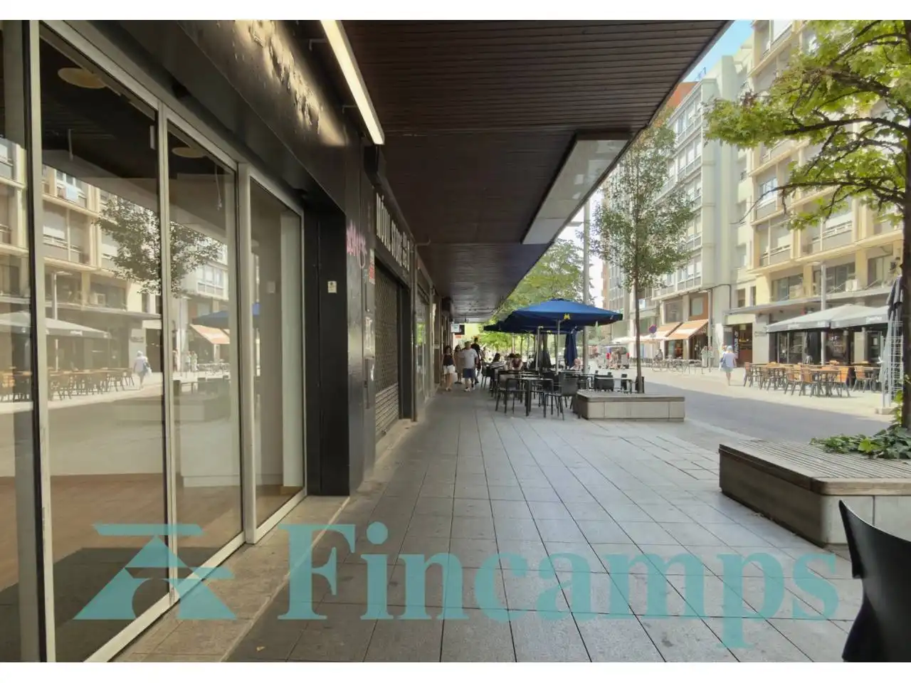 Local comercial de lloguer a Pasaje manresa 26
