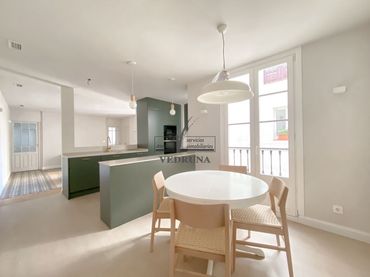 Flat with balcony to rent in Calle de Alfonso I