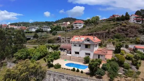 Vista exterior de Casa o xalet en venda en As Neves   amb Calefacció, Jardí privat i Terrassa