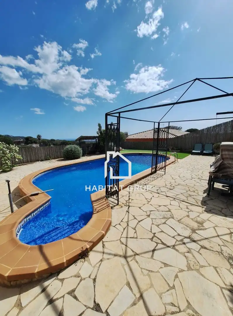 Casa con piscina en venta en Lloret Verd - Els Pinars, imagen 8