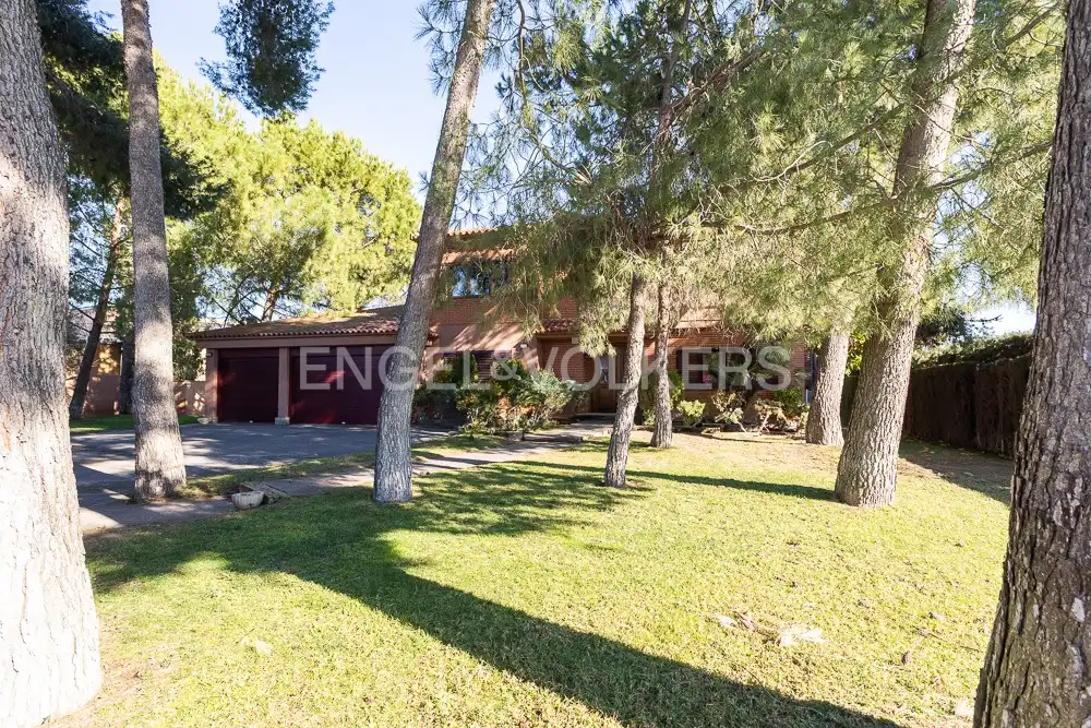 Exterior view of Houses for sale in La Pobla de Vallbona  with Air Conditioner, Heating and Private garden