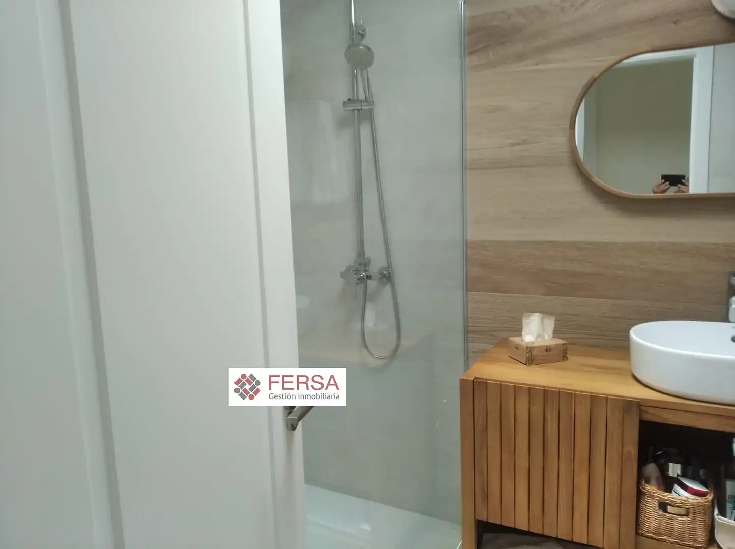 Baño de Casa adosada de alquiler en El Puerto de Santa María con Aire acondicionado, Calefacción y Jardín privado