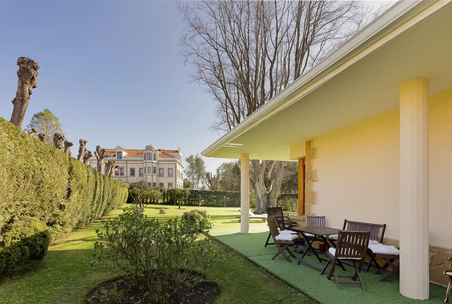 Vista exterior de Casa o xalet en venda en Gijón  amb Calefacció, Jardí privat i Parquet