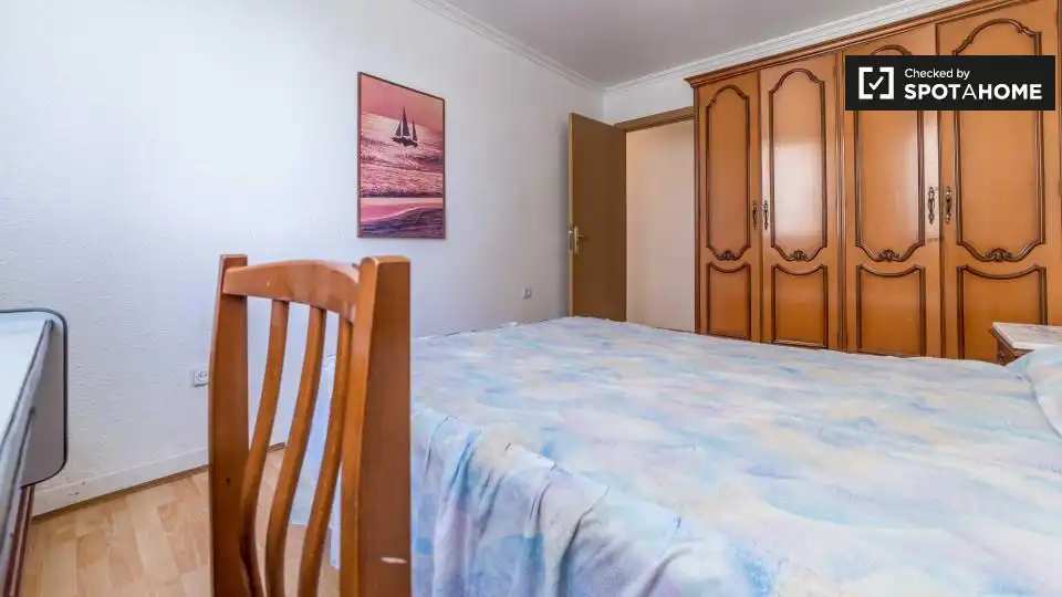 Bedroom of Flat for share in Valencia  with Air Conditioner, Terrace and Furnished