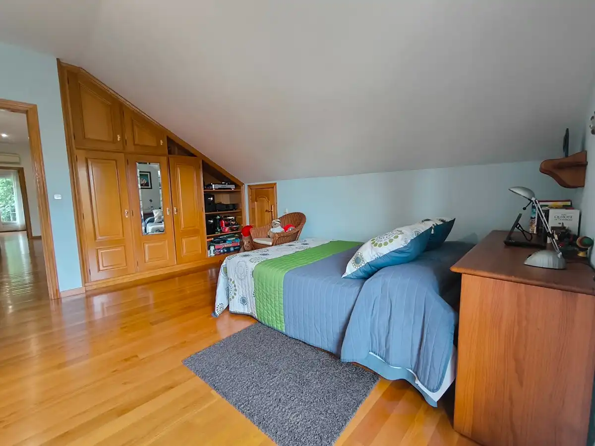 Habitación de Casa o chalet en venta en Vilagarcía de Arousa con Calefacción, Jardín privado y Parquet