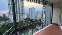 Vista exterior de Pis en venda en Benidorm amb Terrassa i Piscina comunitària