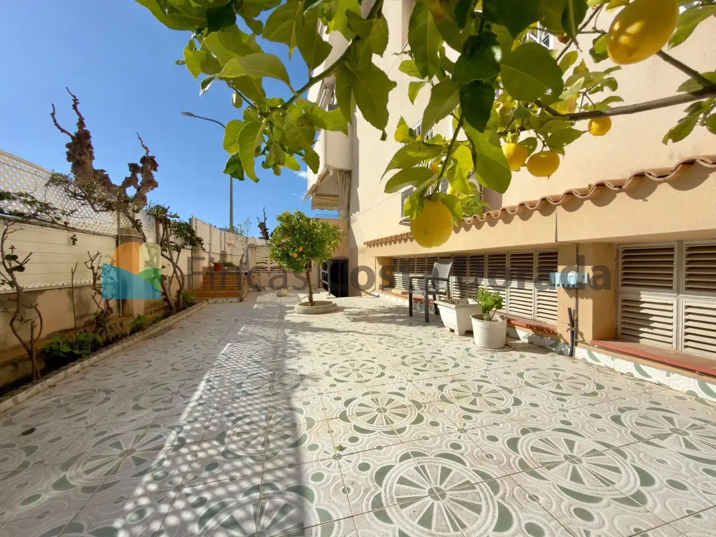 Vista exterior de Planta baja en venta en Cubelles con Aire acondicionado, Calefacción y Jardín privado